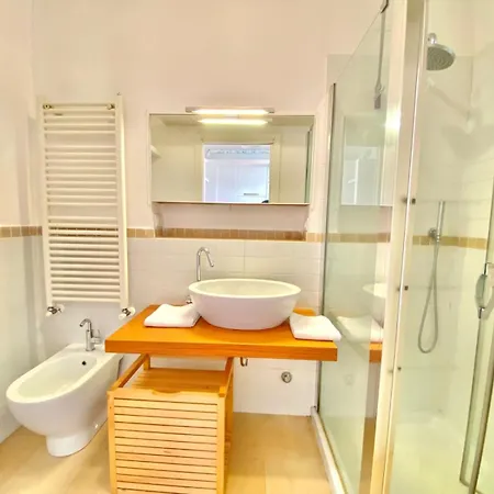 C&l Apartment, In Coorte Milanese, Silenziosa E Nel Cuore Della Citta Di Milano, Duomo, Rho Fiera E Stadio San Siro *